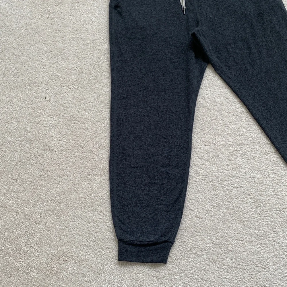Vuori Women’s Dark Gray Jogger Sweatpants with Contrast Drawstring - Picture 5 of 13